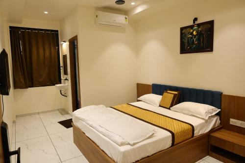 Rajwadi Hotel Inn