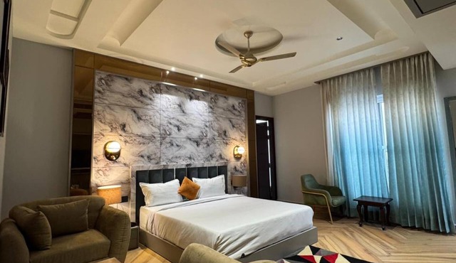 Ranveer Hotel and Restaurant in Dabwali