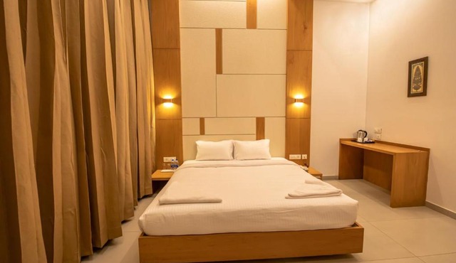 RATHNA RESIDENCY - Near US CONSULATE