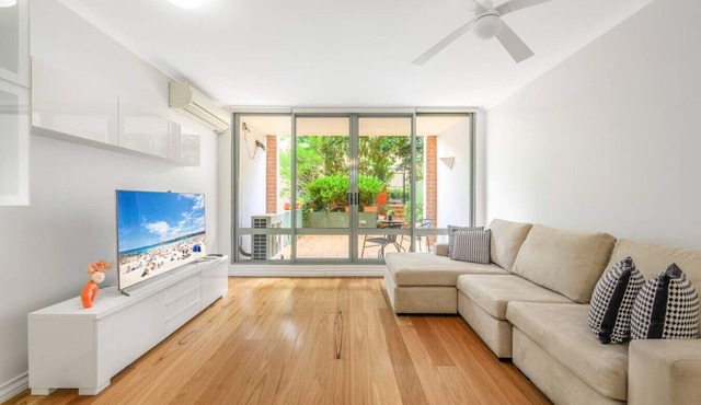 Redfern 2Br Apt with balcony free parking near CBD