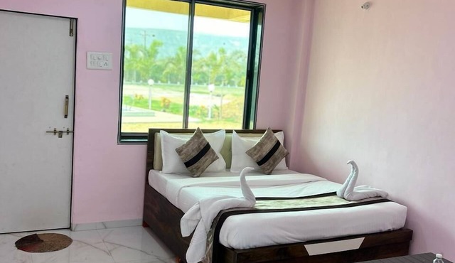 Redwings Resort in Panvel