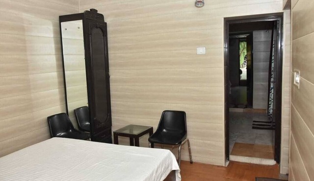 Remarkable 6-Bedroom farmhouse in South Delhi