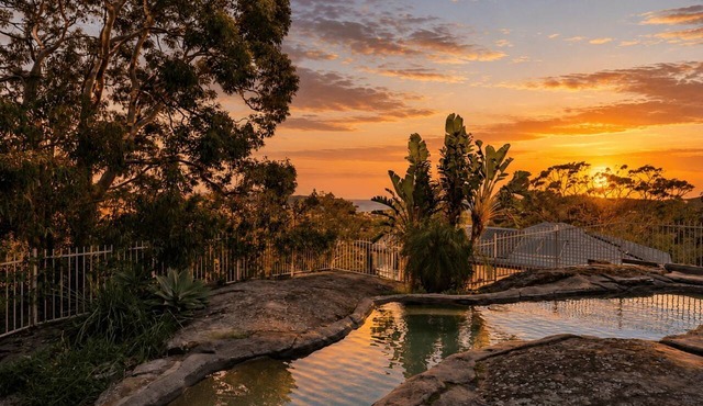 Resort Style Rock Pool Oasis