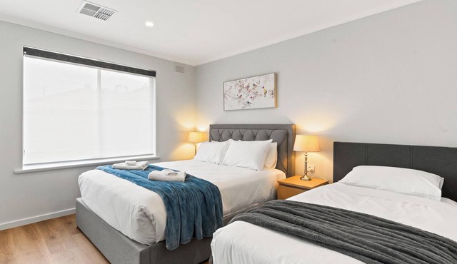 Rest easy in this cozy, quiet and secure, 2 bedroom unit in Payneham South with no stairs. Linen hire included + Aircon throughout. Easy free parking & wifi too! in Payneham South