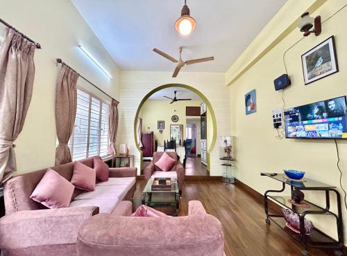 Retro Style 2BHK near Salt Lake Sector 5 Metro Station