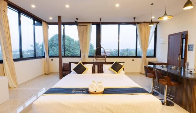 Reunion DeHomes - Premium Suites
