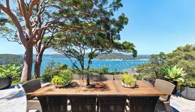 Ridgedale House & Cottage – Luxurious Seaside Retreat