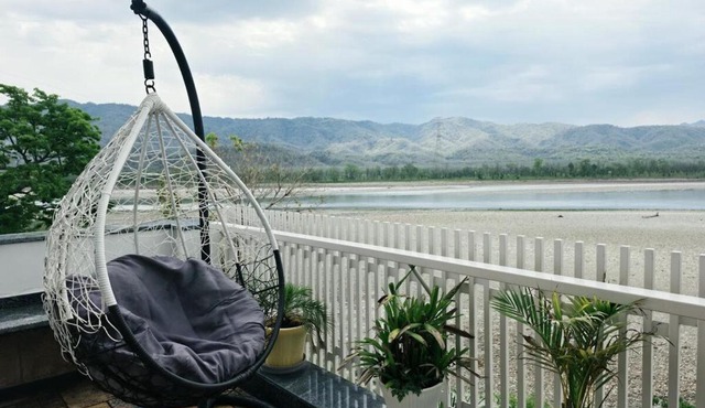 River & Mountain view luxury Villa - Tripongo Stays in Rishīkesh