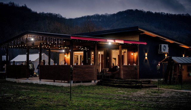 River side and near forest chalet in Brad/Ribita perfect for a relaxing getaway.