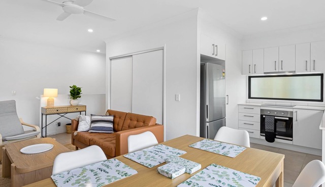 Riverside 3-Bed Home with Study Nook and BBQ in Murrumba Downs