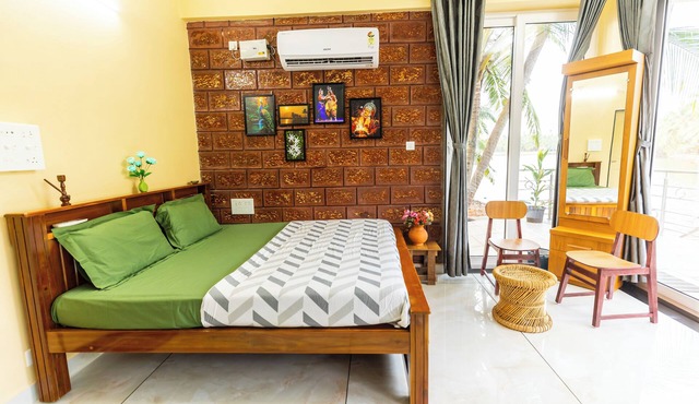 Riverside Retreat HomeStay – AC Studio with Breakfast Option & Boat Ride