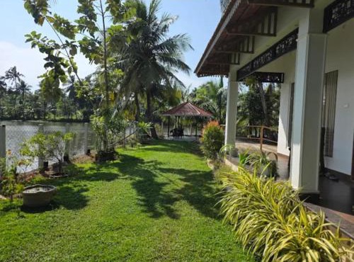 Riverview villa