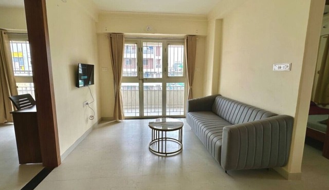 Robin`s Roost: 2BHK Modern AC Flat in Wakad, Pune