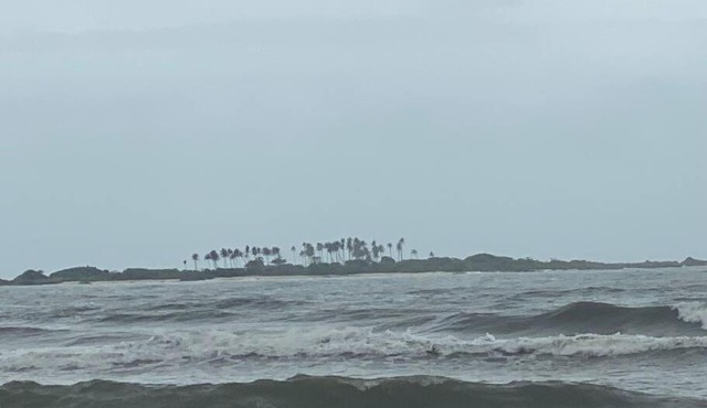 Rock n Ocean 2BH Beach villa island Facing