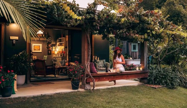 Romantic Cabin w/outdoor bath 10 Mins to Bruns in Billinudgel