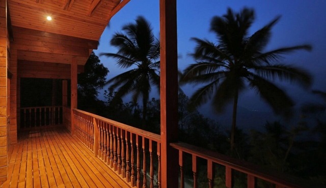 Romantic Wooden Villa on mountain top w-pool & Jacuzzi - Luxury Amidst Nature