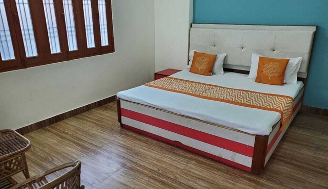 Room 2 - Near to River & Golden temple. Close to all visiting places is nearby