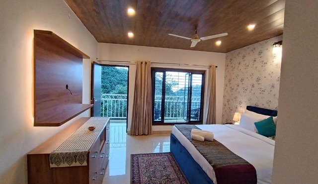 Room in Holiday house - Oakwood 303 - Elegant Private Room With Balcony at Landour, Mussoorie