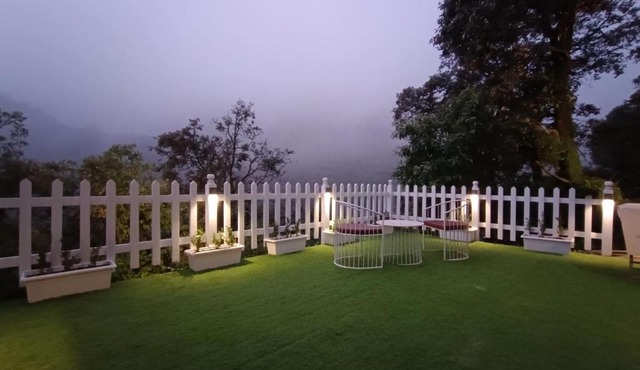Room in Lodge - Oakwood 302 - Elegant Private Room With Balcony at Landour, Mussoorie