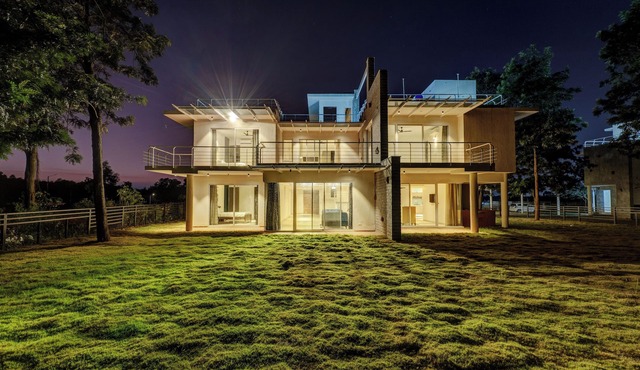 Royal County Villa by Stayjade