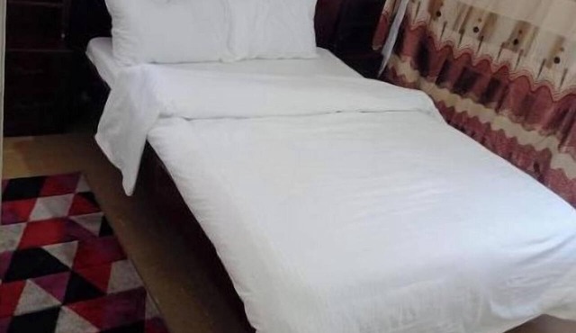 Royal Gardens Muthatari - Embu : Deluxe Queen Room in Embu