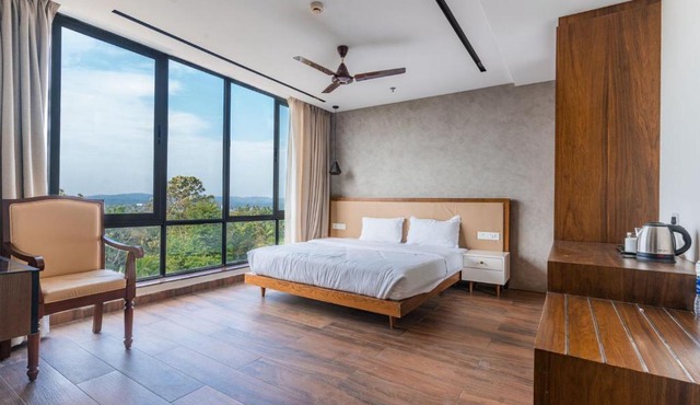 Royal Holidays & Stays