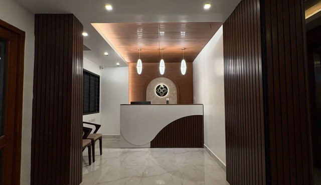 Royal Luxe Business Class Hotel