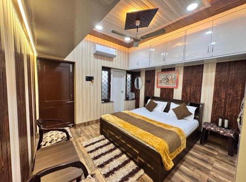 Royal Roots VNS - Entire Place