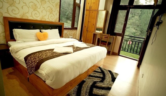 Royal Stay In The Nature's Lap