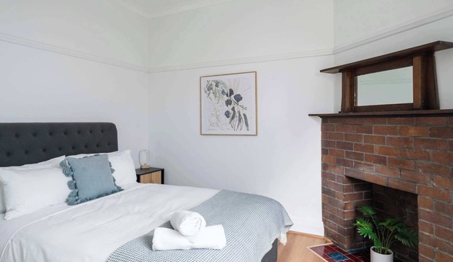 Rozelle Retreat by the Bay Run