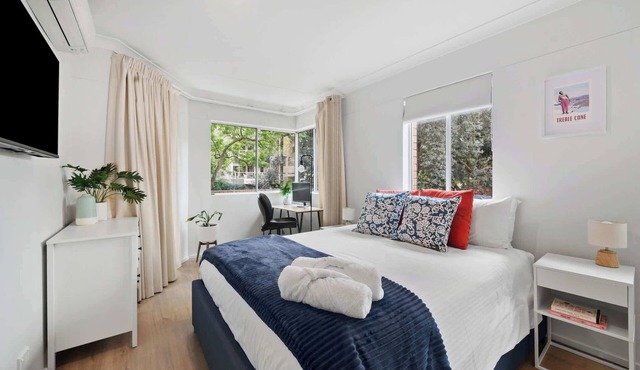Rushcutters Bay Retreat with Balcony - New Listing
