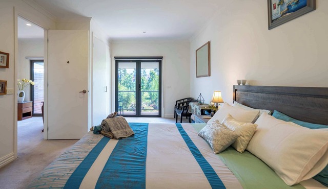 Rustic Winery Villa | Queen Bed Room 4 with En-Suite in Labertouche