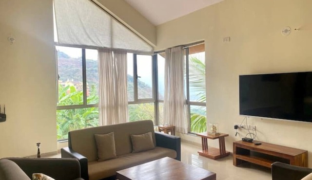 Rutu Villa-A lake view home stay