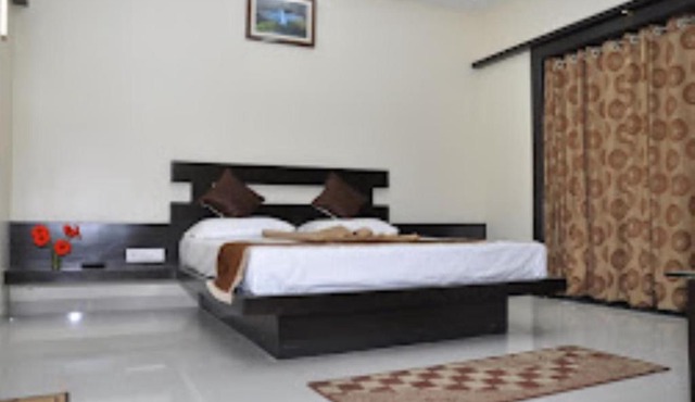 Rutugandh River View Resort, Wai
