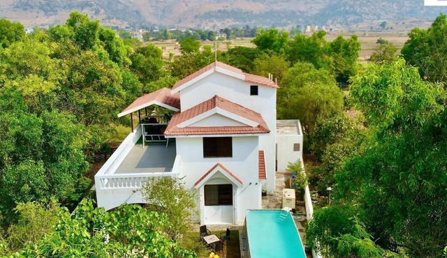Sachar Bungalow - Home with a view!