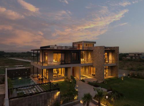 SaffronStays Abhinandan Villa - 4BR Jaipur villa with private pool, bathtubs, gazebo bonfire & lawns facing the Aravallis