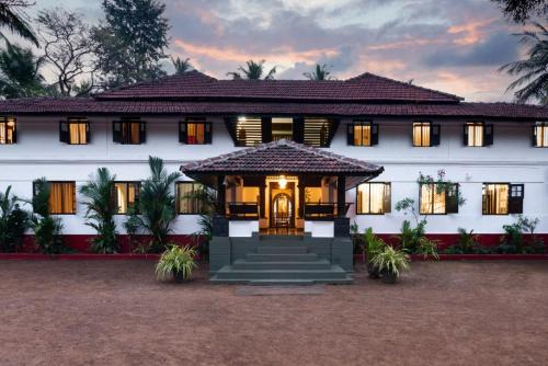 SaffronStays Amaya - 5BR 300-year-old Kerala-style heritage home near Kannur Airport