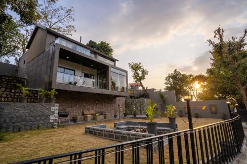 SaffronStays Elysian