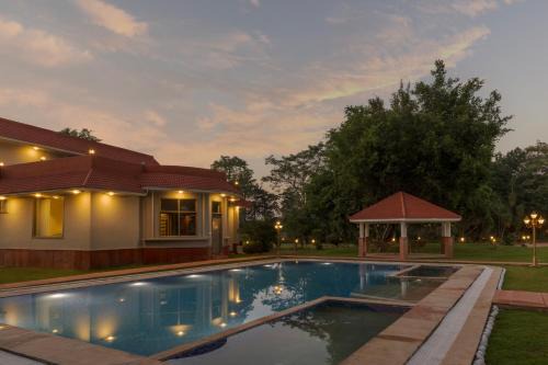 SaffronStays Emerald Farms