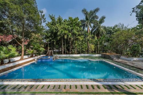 SaffronStays Foresta by the Lake - 6BR veg-only pool estate with lake views, lawns, gazebo & sports court in Kamshet