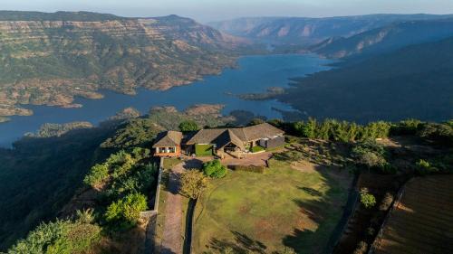 SaffronStays Gold Mist