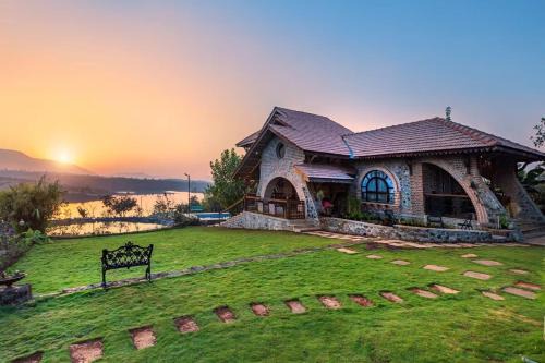 SaffronStays Lattitude By The Lake