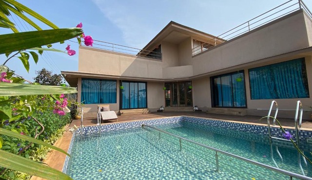 SaffronStays Luna, Kolad