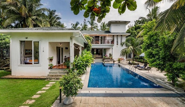 SaffronStays Osaree - 5BR pet-friendly villa near Kihim Beach with a pool and terrace