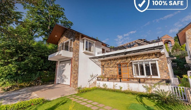 SaffronStays Polaris - 3BR pet-friendly Swedish-style mountain villa with nature trails, lawns & stargazing near Mussoorie