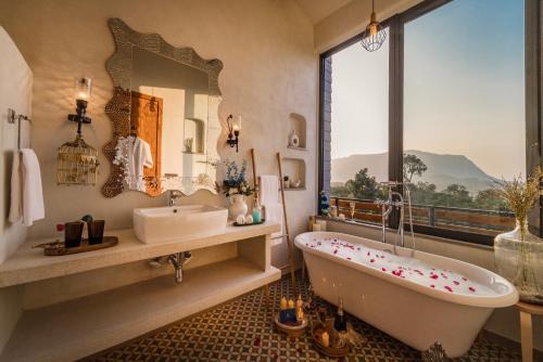 SaffronStays Satori Perch Royale - Tuscan-style 3BR villa with panoramic lake views, pool, pickleball & organic meals
