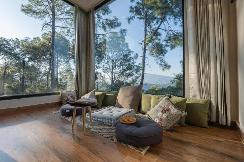 SaffronStays The Unwind Chalet Majestic Suites