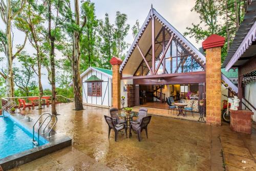 SaffronStays Tudor Rose -5BHK Panchgani Villa with Private Pool, Outdoor Bar & Pet-Friendly