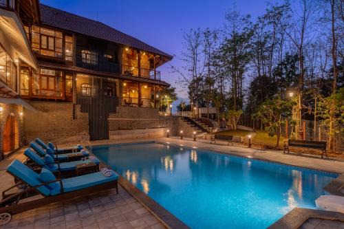 SaffronStays Vedika Heritage Verandah Room