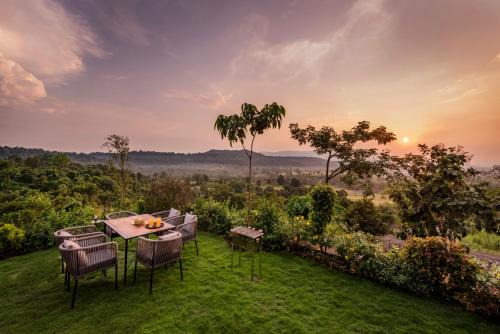 SaffronStays Whistling Winds
